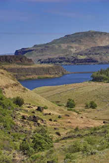 Columbia River on sunny day, Maryhill State Park, Goldendale, Washington State, USA Columbia River on sunny day, Maryhill State Park, Goldendale, Washington State, USA