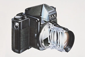 Cross-section diagram of the lens and body of an SLR camera Cross-section diagram of the lens and body of an SLR camera