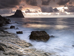 To dawn in a rock cala and with a great crag To dawn in a rock cala and with a great crag