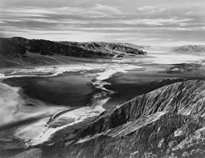 <b class=qtipBold><figcaption>Death Valley</figcaption></b><br>A view over Death Valley, California, towards Badwater, a basin with the lowest elevation in North America, circa 1935. (Photo by Willard/Hulton Archive/Getty Images)<br><em>© 2011 Getty Images</em> Death Valley