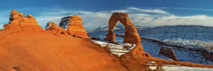 <b class=qtipBold><figcaption>Delicate Arch Afternoon</figcaption></b><br>Afternoon light against Delicate Arch in Arches National Park, Utah.<br><em>© 2016 Chase Dekker Wild-Life Images</em> Delicate Arch Afternoon