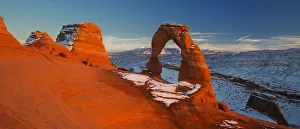 <b class=qtipBold><figcaption>Delicate Arch Sunset</figcaption></b><br>A winter sunset at Delicate Arch in Arches National Park, Utah.<br><em>© 2016 Chase Dekker Wild-Life Images</em> Delicate Arch Sunset