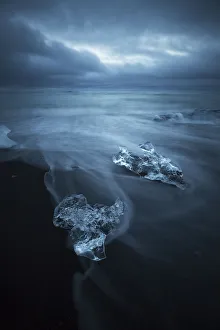 <b class=qtipBold><figcaption>Diamond Beach</figcaption></b><br>A pair of icebergs rest on the black sand of Diamond Beach near Jokulsarlon, Iceland.<br><em>© 2017 Chase Dekker Wild-Life Images</em> Diamond Beach
