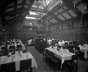 <b class=qtipBold><figcaption>Dickens' Room</figcaption></b><br>circa 1890: Dickens' room at Carr's restaurant in London. (Photo by Reinhold Thiele/Thiele/Getty Images) Dickens' Room