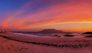 Images Dated 17th September 2008: Dramatic Pink Sunset over Table Mountain from Blauwbergstrand Beach, Cape Town, Western Province