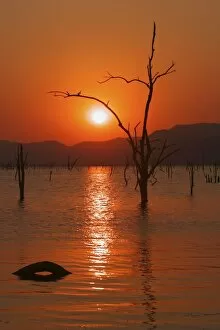 Lake Kariba Collection: Dramatic sunset over Lake Kariba. Zimbabwe, Southern Africa