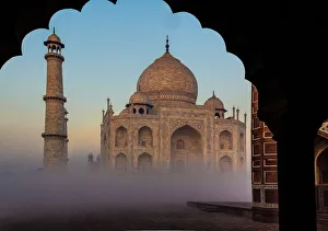 <b class=qtipBold><figcaption>Early morning sunrise at Taj Mahal</figcaption></b><br>Amazing winter sunrise with mist at Taj Mahal, a white marble mausoleum located in India. It was built by Mughal emperor Shah Jahan in memory of his wife Mumtaz Mahal. Early morning sunrise at Taj Mahal