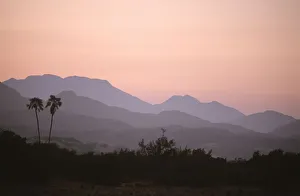 Images Dated 14th November 2006: Early Morning View of the Kunene River Valley