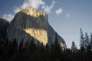 <b class=qtipBold><figcaption>El Capitan</figcaption></b><br>The sun sets over El Capitan in Yosemite National Park, California.<br><em>© 2017 Chase Dekker Wild-Life Images</em> El Capitan