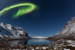 <b class=qtipBold><figcaption>Encounter</figcaption></b><br>Northern Lights (Aurora Borealis) over GrotfjAžrd, KvalAžya (lit. Whale Island).KvalAžya is a montainous island located in Troms county in northern Norway.Moonlit, snowcapped mountains reflected in the water.<br><em>© 2015 Krzysztof Baranowski</em> Encounter
