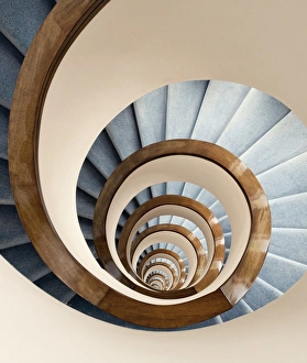<b class=qtipBold><figcaption>Endless Stairs</figcaption></b><br>Endless Circular Stairs<br><em>© © 2008 Philipp Klinger</em> Endless Stairs