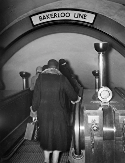 <b class=qtipBold><figcaption>Down Escalator</figcaption></b><br>22nd October 1930: Rush hour at Piccadilly Circus tube station, the down escalator to the Bakerloo line. (Photo by Sasha/Getty Images) Down Escalator