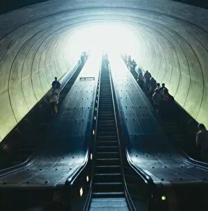 Images Dated 31st December 2002: Escalator in Subway Station
