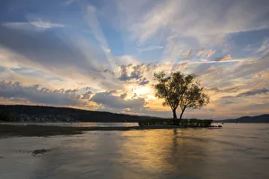 Evening mood at Klausenhorn near Dingelsdorf, Lake Constance, Baden-Wuerttemberg, Germany Evening mood at Klausenhorn near Dingelsdorf, Lake Constance, Baden-Wuerttemberg, Germany