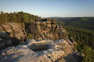 Evening mood from Pfaffenstein table mountain with Opferkessel stone basin in the Elbe Evening mood from Pfaffenstein table mountain with Opferkessel stone basin in the Elbe
