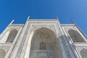 <b class=qtipBold><figcaption>Facade of Taj Mahal</figcaption></b> Facade of Taj Mahal