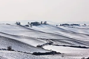 Farmhouse on a snow-covered hill near Monteroni dArbia, Tuscany, Italy, Europe Farmhouse on a snow-covered hill near Monteroni dArbia, Tuscany, Italy, Europe