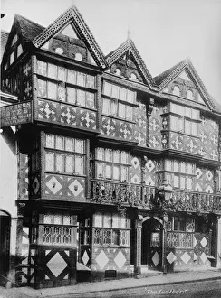 <b class=qtipBold><figcaption>Feathers Hotel</figcaption></b><br>circa 1900: The Feathers Hotel in Ludlow, Shropshire. (Photo by Hulton Archive/Getty Images) Feathers Hotel