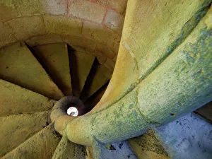 <b class=qtipBold><figcaption>Fibonacci</figcaption></b><br>Escalera de caracol en el monasterio cisterciense de Santa MarAa de Rioseco.Spiral staircase in the Cistercian Monastery of Santa MarAa de Rioseco.<br><em>© MedioTuerto ©</em> Fibonacci