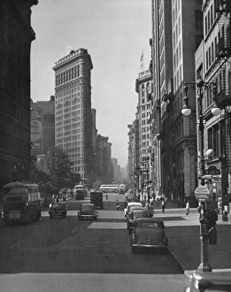 <b class=qtipBold><figcaption>Fifth Ave. and the Flatiron Bldg</figcaption></b><br>UNITED STATES - CIRCA 1950s: Fifth Ave. and the Flatiron Building.<br><em>© George Marks</em> Fifth Ave. and the Flatiron Bldg