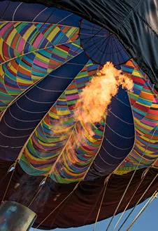 <b class=qtipBold><figcaption>Firing the Balloon</figcaption></b><br>A Helium tank fires, heating the air of hot air balloon in flight.<br><em>© Lady Soleil,Inc.</em> Firing the Balloon