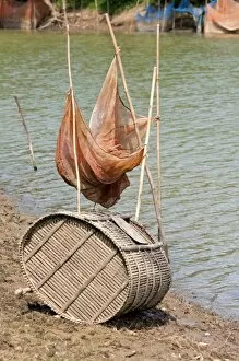 Images Dated 20th November 2011: Fish trap made of bamboo and a fishing net on the Sangkae river, Battambang, Cambodia