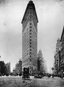 <b class=qtipBold><figcaption>Flatiron Building</figcaption></b><br>The Fuller Building, known as the 'Flatiron' Building, in New York City. It was designed in 1902 by Daniel Burnham. (Photo by Hulton Archive/Getty Images) Flatiron Building
