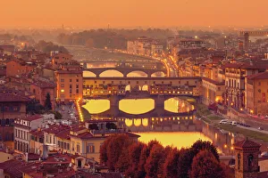<b class=qtipBold><figcaption>Florence skyline at dusk</figcaption></b><br>Ponte Vecchio, 518259034<br><em>© © 2016 Peter Zelei</em> Florence skyline at dusk