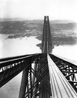 <b class=qtipBold><figcaption>The Forth Bridge</figcaption></b><br>circa 1932: Building the Forth Bridge. (Photo by Hulton Archive/Getty Images) The Forth Bridge