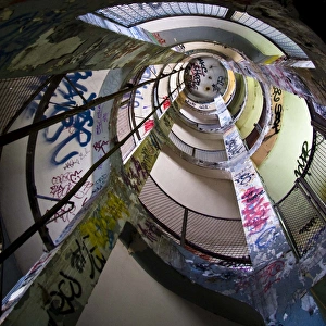 <b class=qtipBold><figcaption>Frigos</figcaption></b><br>Spiral staircase seen from above. Graffitti<br><em>© Copyright 2009 GA©rard Hermand</em> Frigos