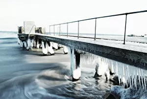 Images Dated 1st March 2010: Frozen jetty