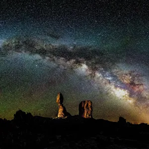 <b class=qtipBold><figcaption>Below the Galaxy at Balanced Rock</figcaption></b><br>Below the Milky Way Galaxy at Balanced Rock located at Arches National Park, UT.<br><em>© ROBERT LOE</em> Below the Galaxy at Balanced Rock