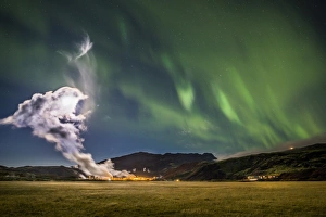 <b class=qtipBold><figcaption>Geothermal steam and Aurora Borealis</figcaption></b><br>Steam rising from bore holes at Nesjavellir Geothermal Power Plant with Aurora Borealis or Northern lights, Wintertime, Iceland<br><em>© Arctic-Images</em> Geothermal steam and Aurora Borealis