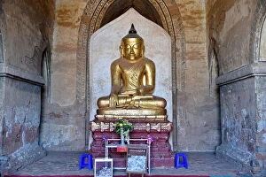 Legs Crossed At Knee Gallery: Gold buddha inside Dhamma Yan Gyi entrance Temple, Bagan, unesco ruins Myanmar. Asia