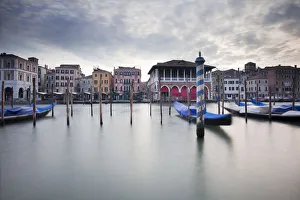 Grand Canal, Canal Grande with boats and palazzi at dusk, Venice, Venezien, Italy Grand Canal, Canal Grande with boats and palazzi at dusk, Venice, Venezien, Italy