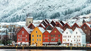 Fjord Gallery: Hanseatic houses in Bryggen at winter