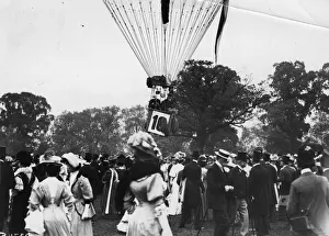 <b class=qtipBold><figcaption>Harbord Cup Race</figcaption></b><br>25th May 1907: An entry for the Harbord Cup Balloon Race. (Photo by Topical Press Agency/Getty Images)<br><em>© This content is subject to copyright.</em> Harbord Cup Race