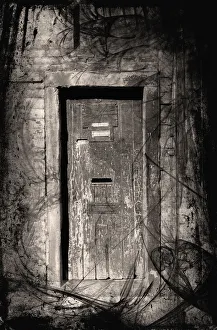<b class=qtipBold><figcaption>Haunted doorway</figcaption></b><br>'Grunge doorway, entrance to the haunted house'<br><em>© Duncan Walker</em> Haunted doorway