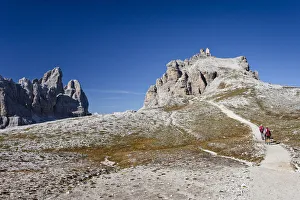 Hikers ascending Mt Paternkofel or Paterno, Tre Cime di Lavaredo mountain group and Mt Paternkofel or Paterno in the back, Sexten, Sesto, Hochpustertal or Alta Pusteria, Dolomites, South Tyrol, Europe Hikers ascending Mt Paternkofel or Paterno, Tre Cime di Lavaredo mountain group and Mt Paternkofel or Paterno in the back, Sexten, Sesto, Hochpustertal or Alta Pusteria, Dolomites, South Tyrol, Europe