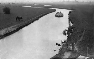 Images Dated 24th October 2003: Horse Drawn Barge