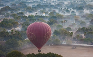 <b class=qtipBold><figcaption>Hot-air balloon, Bagan, Myanmar</figcaption></b><br><em>© This content is subject to copyright.</em> Hot-air balloon, Bagan, Myanmar