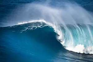 Huge ocean wave breaking on the North Shore of Maui Huge ocean wave breaking on the North Shore of Maui