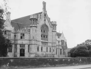 Prints of Oundle public school, Northamptonshire, circa 1930. (Photo by Herbert Felton/Hulton Archive/Getty Images) Northamptonshire Prints: Oundle School Print circa 1930