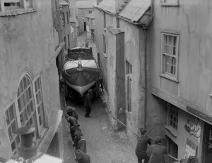 Port Isaac Prints: Tight Squeeze Port Isaac Cornwall Lifeboat Print