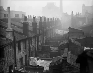 Prints of 21st March 1919: Back to back terraces in the east end of London (Photo by A. R. Coster/Topical Press Agency/Getty Images) Slums Prints: Back to Backs London Print 1919