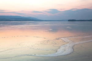 Ice floes on Lake Constance in the evening light near Allensbach, Baden-Wuerttemberg Ice floes on Lake Constance in the evening light near Allensbach, Baden-Wuerttemberg