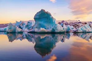 Jokulsarlon Glacier, Iceland's natural crown jewel Jokulsarlon Glacier, Iceland's natural crown jewel