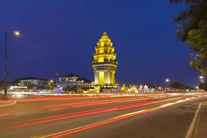 Independence Monument at night, Phnom Penh, Cambodia Independence Monument at night, Phnom Penh, Cambodia