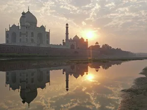 <b class=qtipBold><figcaption>India, Agra, Taj Mahal at sunset</figcaption></b><br><em>© Caroline von Tuempling</em> India, Agra, Taj Mahal at sunset