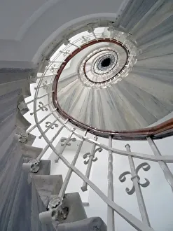 <b class=qtipBold><figcaption>Istanbul Staircase</figcaption></b><br>In one house, the spiral staircase in the upper floor.<br><em>© olivier vancayzeele</em> Istanbul Staircase
